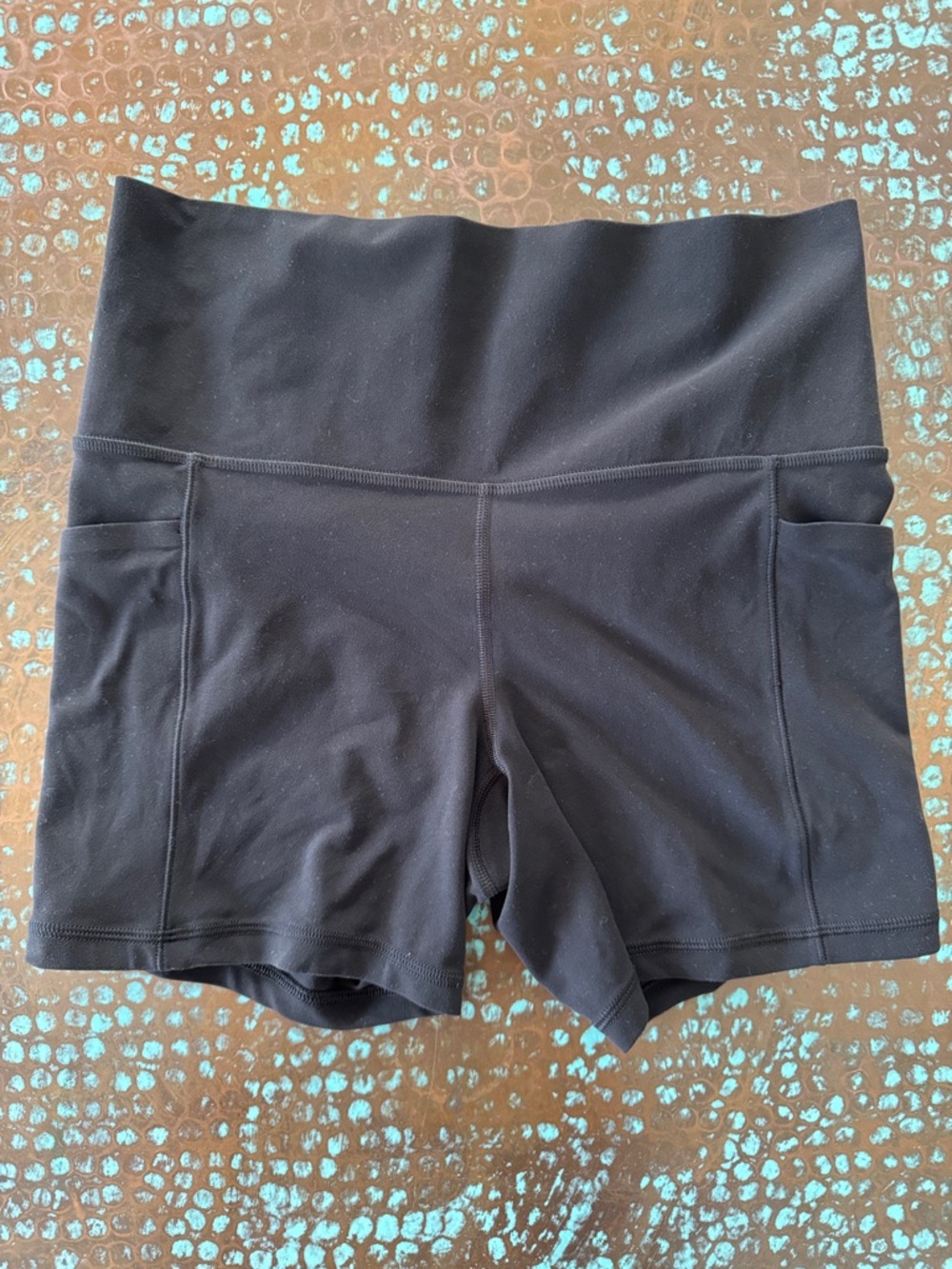 Athleta Salutation Stash 5” Short